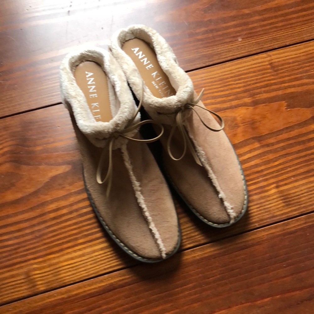 Ann Klein suede slides